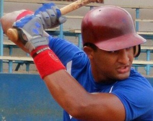 Angels firmaron al cubano Roberto Baldoquín