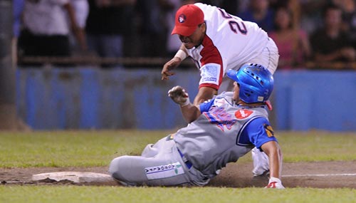 tigres-de-chinandega-derrotan-a-indios-del-boer