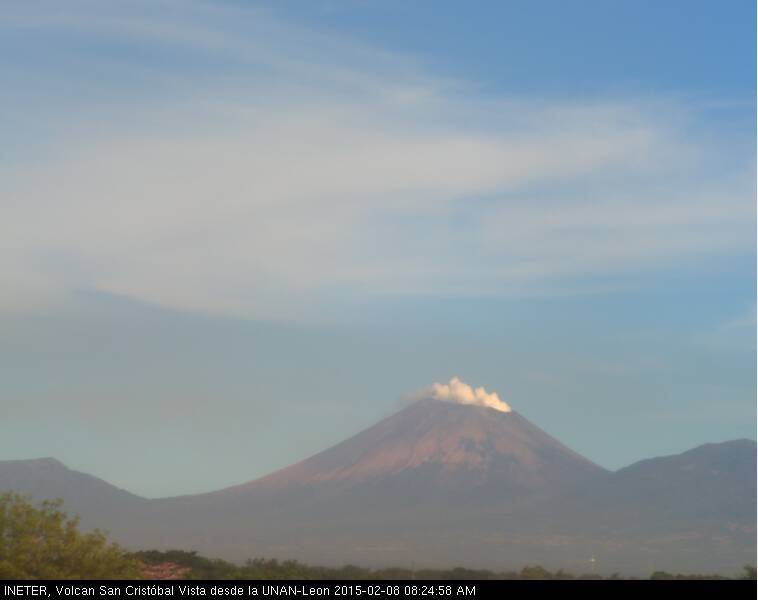 Reportan actividad del volcán San Cristóbal, en Chinandega