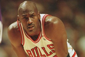 Michael Jordan golpeaba a sus compañeros