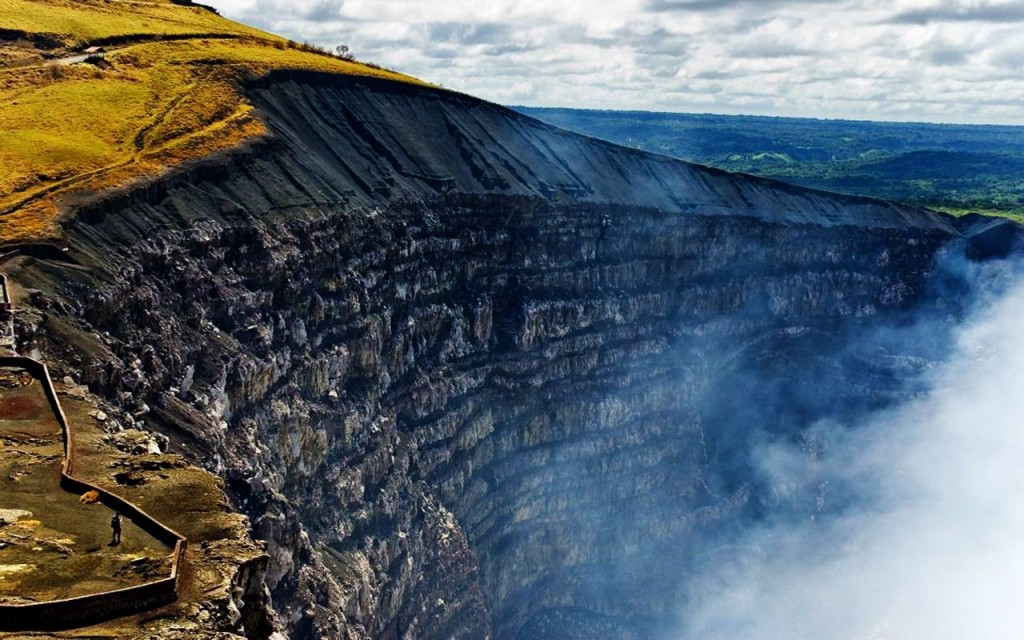 Crater_del_Volcan_Masaya_Nicaragua..