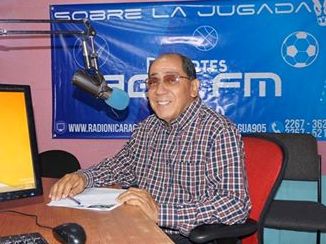 Conrado Pineda cumple 50 años en radiodifusión nacional