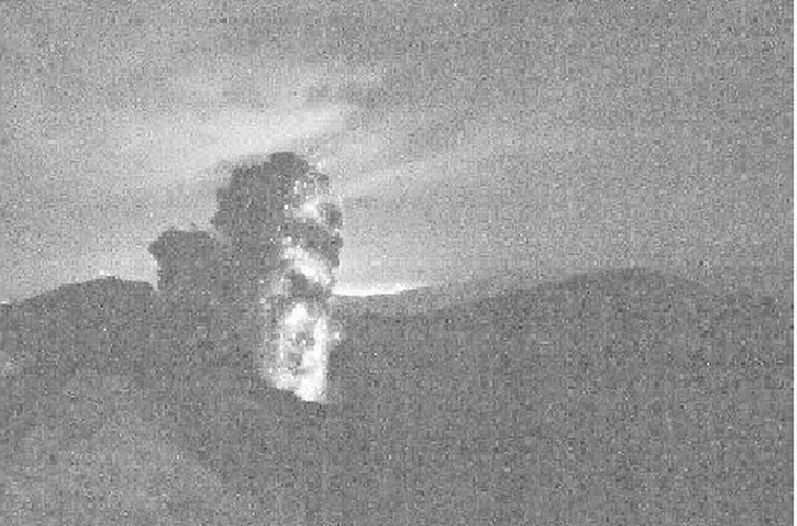 Nueva erupción volcánica Turrialba: materiales incandescentes