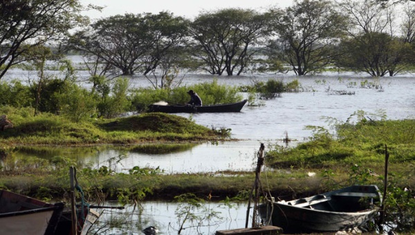 Paraguay en alerta por la crecida del río en Asunción