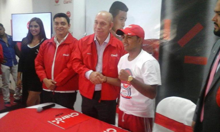 Empresa Claro y “Chocolatito” González realizan alianza estratégica