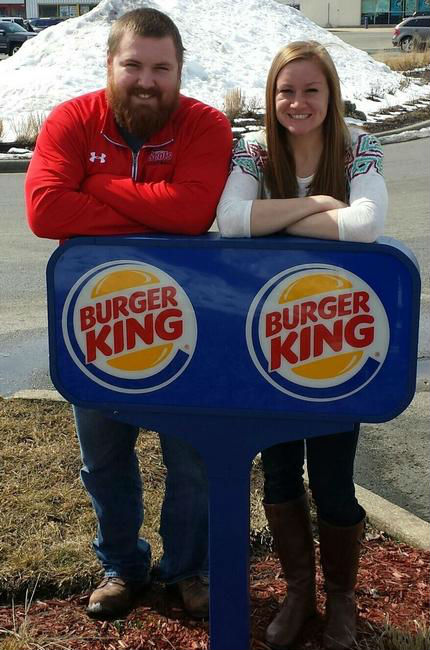 Burger King paga la boda de la pareja Burger-King