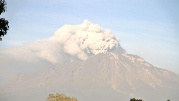 Cenizas del volcán Calbuco afectan Chile y Argentina
