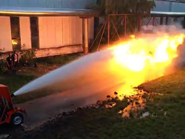 ¿Qué es más fuerte: agua o fuego? Experimento loco de jóvenes rusos