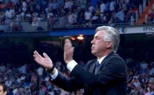 Ancelotti castigado con dos fechas por aplaudir al árbitro