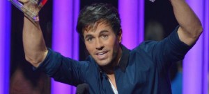 enrique iglesias gana en billboard 2015