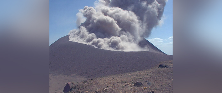 explosiones en volcanes y oleajes irregulares en el Pacífico