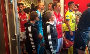 homenaje del Ajax de Holanda por el Día de la Madre