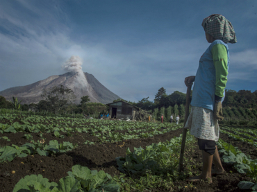 Erupción del Sinabung provoca nivel más alto de alerta en Indonesia