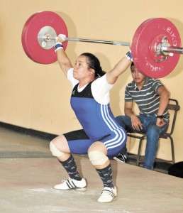 Claudia  Castañeda   en el bantamiento de pesa Sabado Deportivo en el IND Torneo Clasificadores de Lebantamiento de Pesas Masculina y Femeninas  , por femenino Eskarlet Elizabeth Lopez .Leidy Bolaños y Claudia Rosalez , por los Barones Orlando Basquez Briton , Denis Gonzalez. y Miguel Navarrete  Sonia Betancur 11 de Mayo 2013 , 2013.Rene OrtegaOrtegaOrtegaOrtega