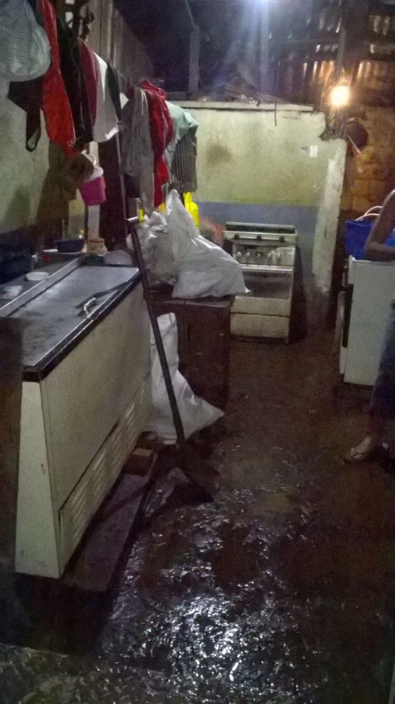 Vivienda inundada en el barrio anexo a Miraflores, donde se totalizan unas 30 casas afectadas