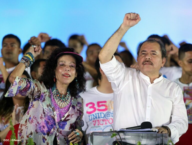 Compañeros Daniel y Rosario saludan a los trabajadores nicaragüenses