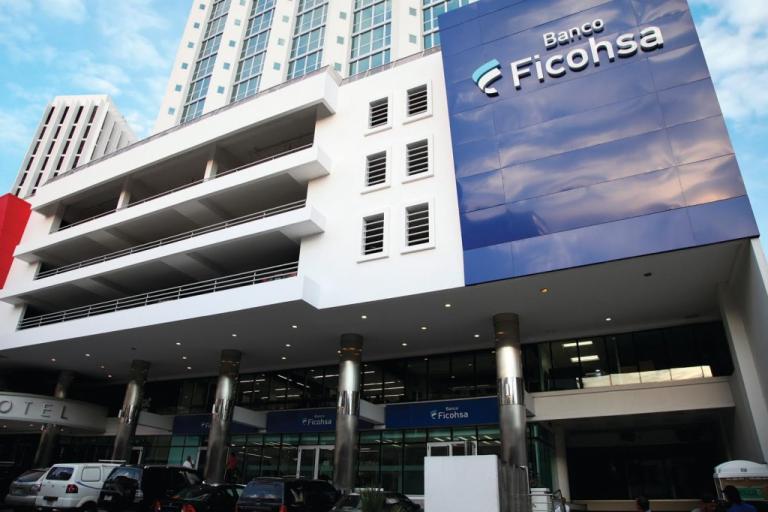 Ministerio de Educación y Banco Ficohsa inauguran rehabilitación de preescolar en Managua