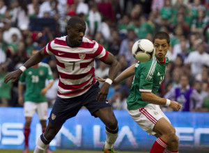 20815164. México, D.F.- El seleccionado mexicano, Javier "Chicharito" Hernández  durante el encuentro ante los Estados Unidos, en el Estadio Azteca. NOTIMEX/FOTO/GUILLERMO GONZÁLEZ/GGM/SPO/