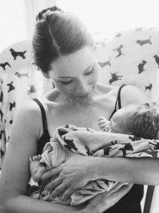 78350_lucy-liu-presenta-hijo-rockwell-lloyd-liu_m