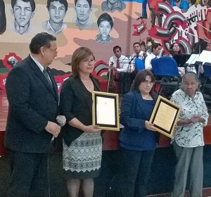 Rinden emotivo homenaje a memoria y legado de Elmer Cisneros