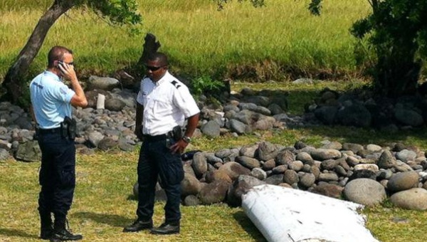 Restos del vuelo MH370 hallados en La Reunión