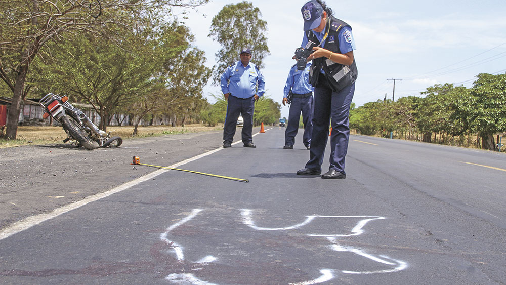 Trágico accidente en Chinandega: mueren comisionado y joven en choque de motos