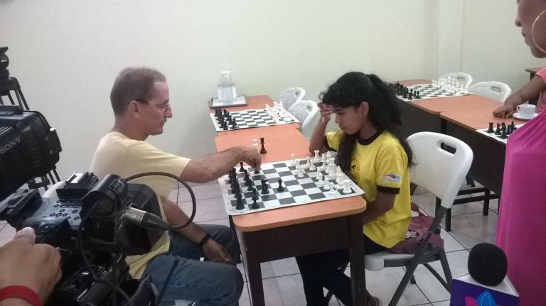 Atletas de Ajedrez reciben capacitación por parte de especialista cubano
