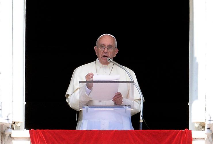 El papa Francisco urge a Europa a acoger a refugiados