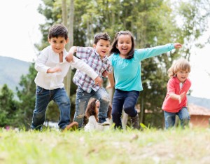 Niños que se mueven más sacan mejores calificaciones