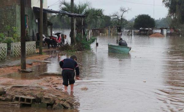 Inundaciones en Uruguay: cientos de evacuados por crecida