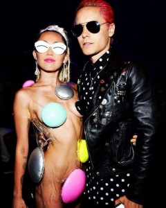 jared-leto-y-la-preciosa-miley-cyrus.jpg_19644392