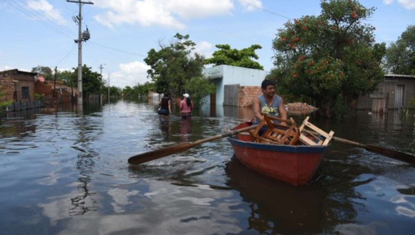 Lluvias dejan 13 mil familias desplazadas en Paraguay