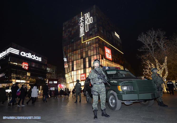 Alerta amarilla en centros comerciales por Navidad en Beijing