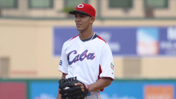 Astros pactan con el pitcher cubano Carlos Sierra