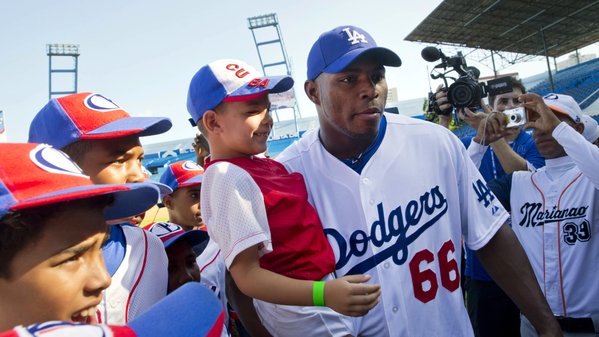 MLB realizó clínicas de béisbol en Cuba