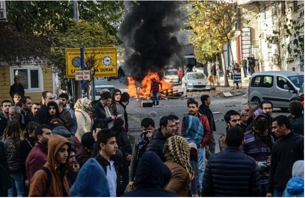 Violencia en Diyarbakir: Manifestantes muertos a manos de la policía turca