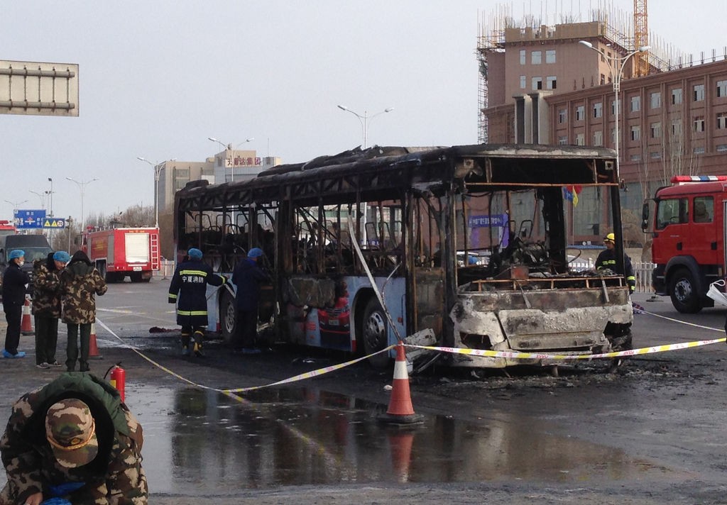 17 muertos tras incendio provocado de autobús en China