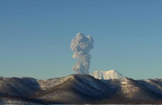 El volcán Zhupanovsky lanzó cenizas en Rusia