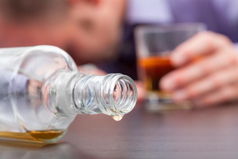 Hombre se quita la vida deprimido por el consumo del alcohol