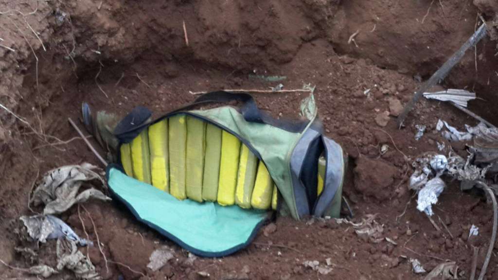 Hallan 103 kilos de cocaína en pista tica donde despego avión hallado en cañaveral chinandegano (2)