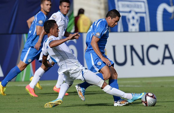 Nicaragua-Honduras en el nacional de fútbol