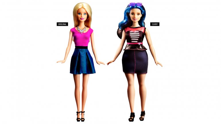 la barbie original vs curvy