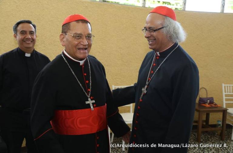 Cardenal Obando disfruta de un almuerzo con el Cardenal Leopoldo Brenes