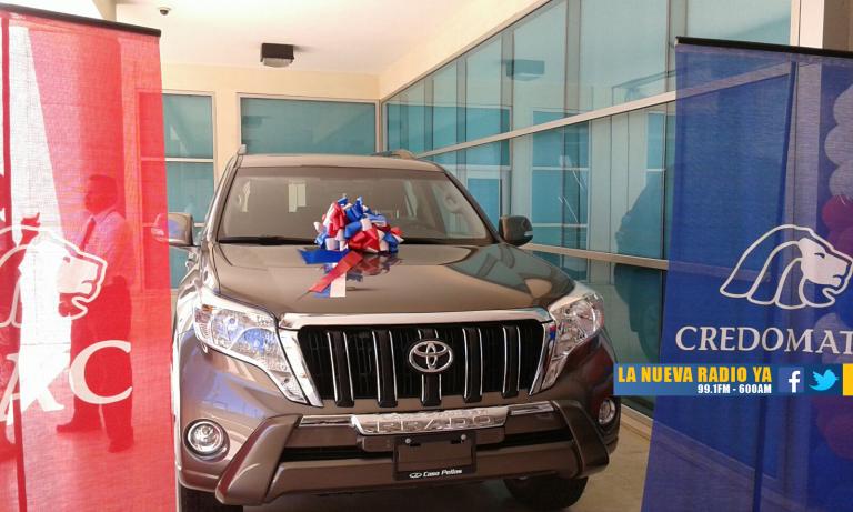 Una señora fue la feliz ganadora de Credomatic regalona 2016