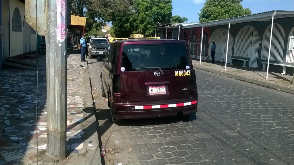 Este es el carro del taxista que fue abandonado