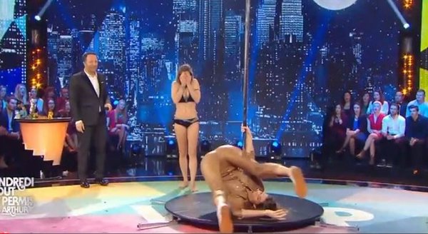 Miss Francia 2011 sufrió un aparatoso accidente en la televisión