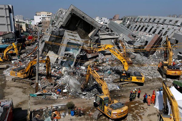 Sube a 42 la cifra de muertos por terremoto en Taiwán