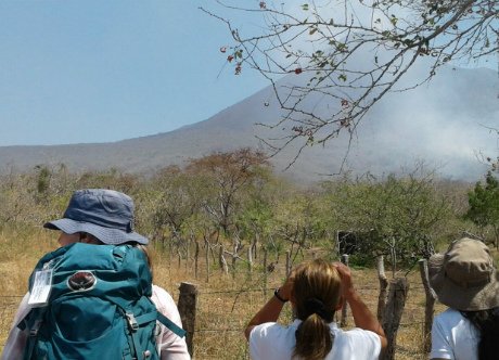 Vulcanólogos del USGS de EEUU junto a especialistas del Ineter recorren volcán Momotombo