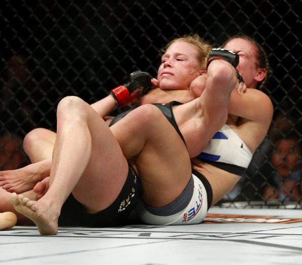 Miesha Tate derrotó a Holly Holm