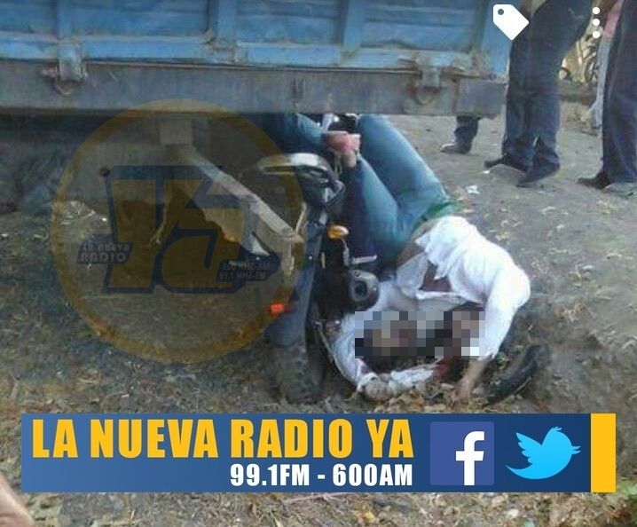 Primos mueren al estrellarse en moto contra un camión en la isla de Ometepe (1)_censored